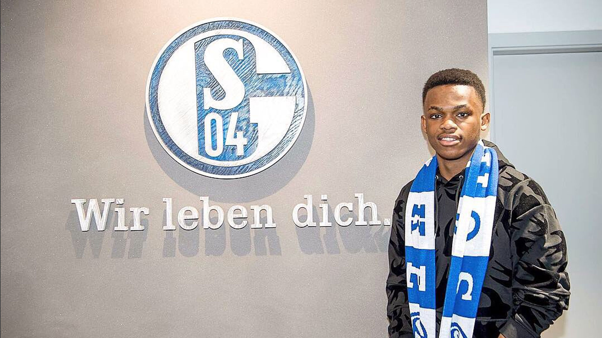 孙颖莎以冠 孙颖莎以冠